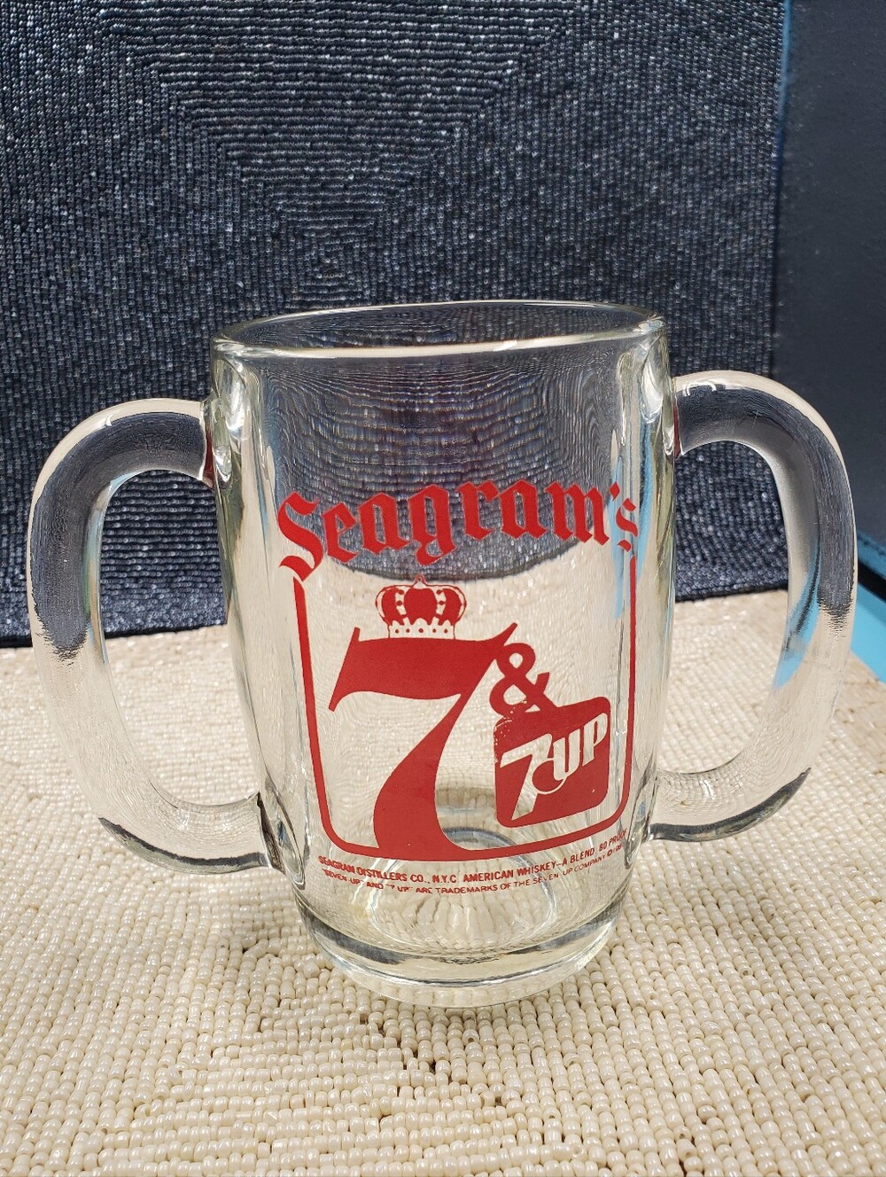 Vintage 1981 Seagram's 7 Crown and 7-Up glass mug. (C26)